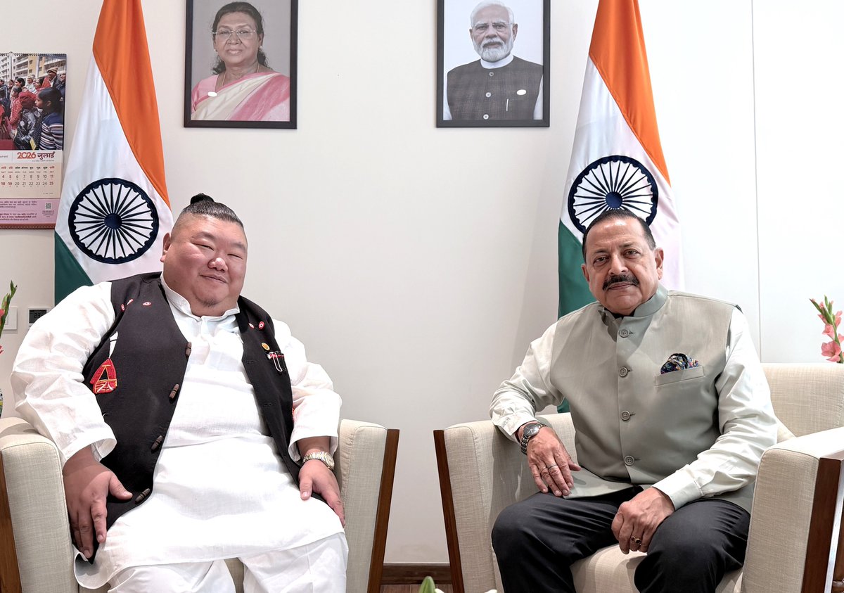 airnewsalerts's tweet photo. Science & Technology Minister, Dr Jitendra Singh met #Nagaland Minister for Tourism & Education Temjen Imna Along in Delhi to discuss promotion of lavender-based agri-entrepreneurship in the state.

@DrJitendraSingh said the discussions centred on the success of the #PurpleRevolution under the Aroma Mission, which originated from Bhaderwah in Jammu and Kashmir and has been adopted by Nagaland since 2022.