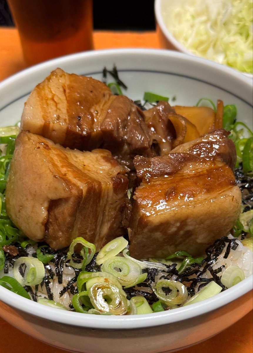nanzansan's tweet photo. 豚バラ肉セールだったので角煮ですよ丼ですよ https://t.co/aGEOYS7L1q