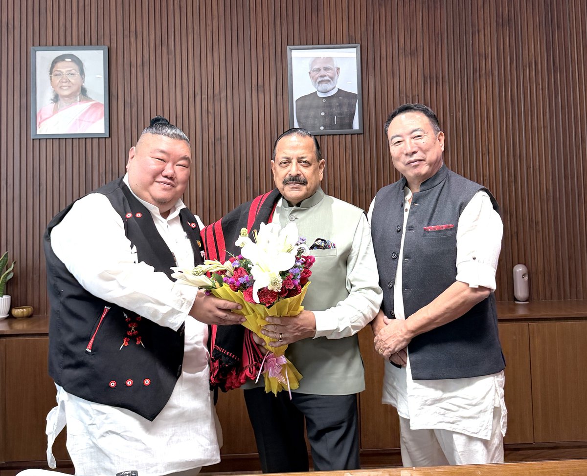 airnewsalerts's tweet photo. Science & Technology Minister, Dr Jitendra Singh met #Nagaland Minister for Tourism & Education Temjen Imna Along in Delhi to discuss promotion of lavender-based agri-entrepreneurship in the state.

@DrJitendraSingh said the discussions centred on the success of the #PurpleRevolution under the Aroma Mission, which originated from Bhaderwah in Jammu and Kashmir and has been adopted by Nagaland since 2022.