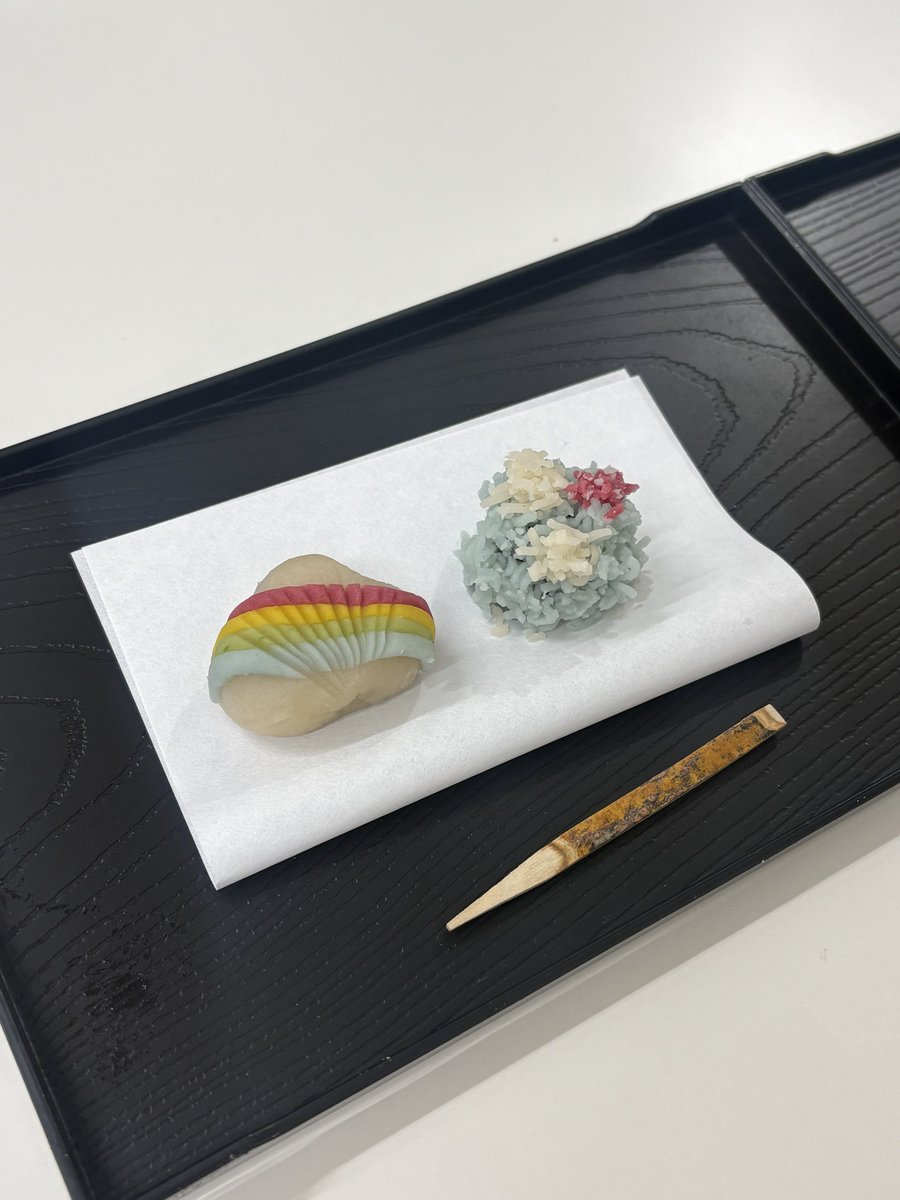 iON_rise_'s tweet photo. じゃーん✨虹と睡蓮の練り切り和菓子♪ https://t.co/D5GnGEJeLz