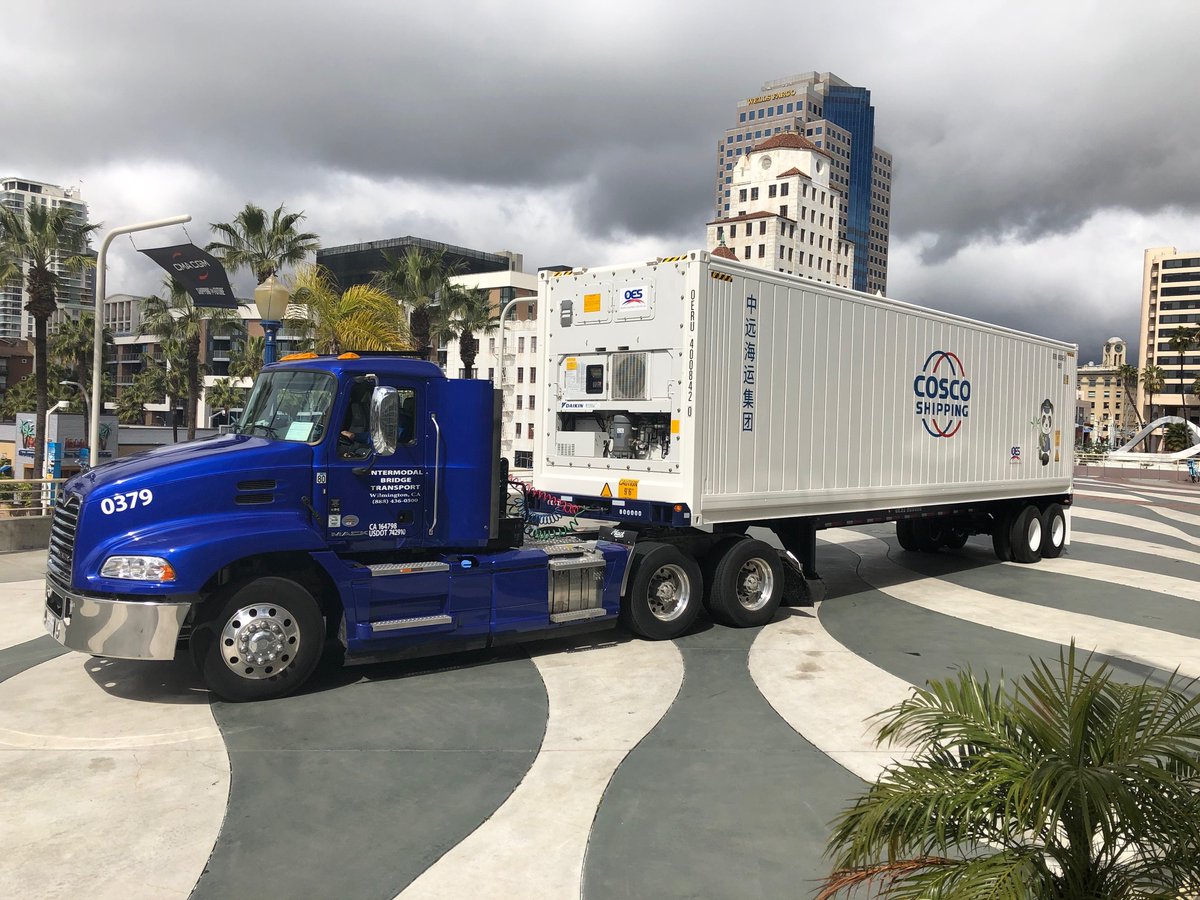 COSCOSHIPPINGNA's tweet photo. One of our main environmental goals is to reduce trucking emissions. Working with United States carriers that prioritize the operation of zero- or near-zero-emission vehicles helps us achieve that goal. 

#COSCOSHIPPING #LandTransportation #EndtoEnd #GreenTrucking #Sustainability https://t.co/hHz0L0tD0T