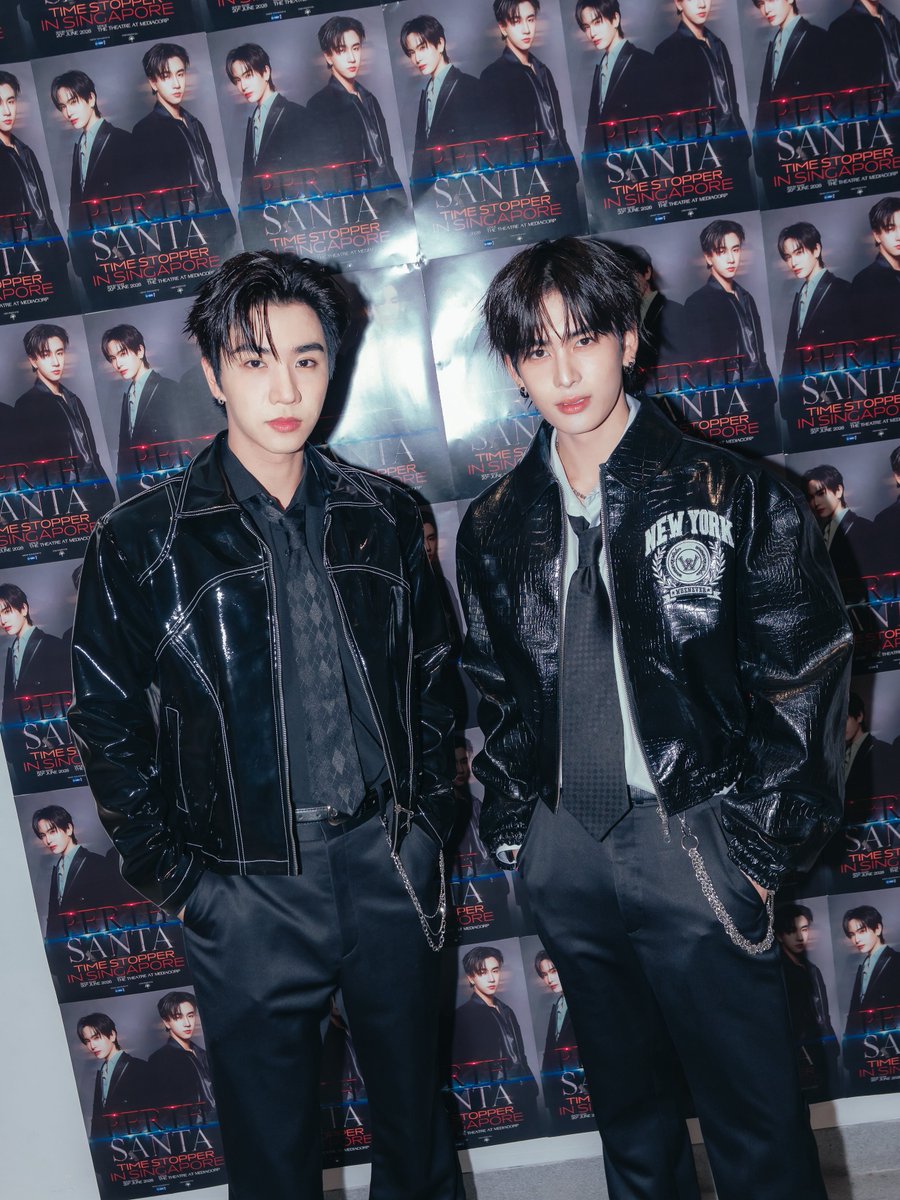 DAYCON_ENT's tweet photo. PERTHSANTA FANCON “TIMESTOPPER” IN SINGAPORE 🇸🇬

🎬 It’s a wrap!

From the opening moment to the final goodbye, Perth & Santa delivered a show to remember.

Here’s one last look at the performance highlights from Singapore. ✨
Until next time. ❤️

#PerthSantaTimeStopperInSG
#PerthSanta
#GMMTV
#DAYCON