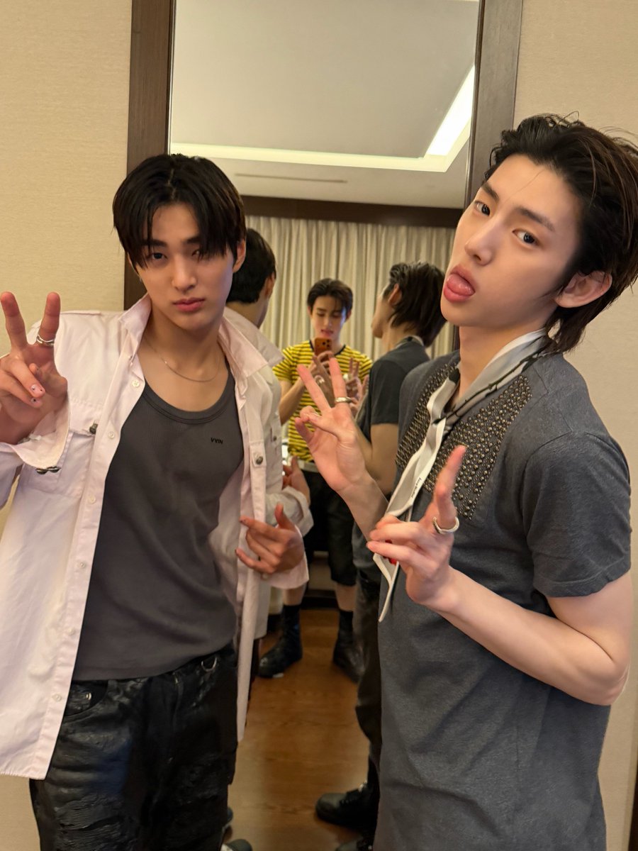 zhaoyufancokr's tweet photo. this trio in indonesia https://t.co/TAvDDSSrLd