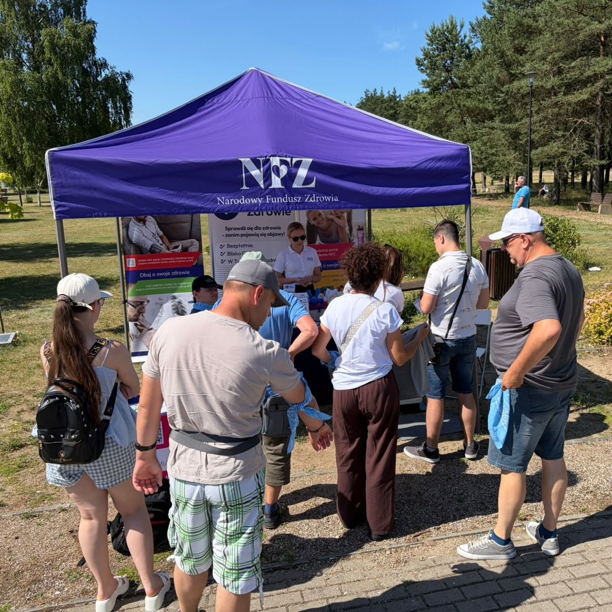 NFZ_Gdansk's tweet photo. 🛡️Przystanek Super Mocy w Magicznej Wiosce Energii Zdrowia w #Stężyca odwiedziły tłumy, w tym wyjątkowi goście- osoby z niepełnosprawnościami, dla których zdrowie nie ma barier.
Eksperci #PomorskiNFZ zachęcali do #profilaktyka i zdrowego stylu życia.
Dziękujemy za spotkanie♥️. https://t.co/KavHJnHz1f