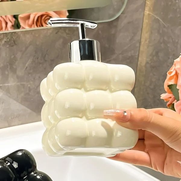 uniquehousecoll's tweet photo. Bubble Glass Soap Dispenser Multicolor Refillable Pump Bottle for Hand Wash, Shower, and Kitchen Sink, Perfect for Home Bathroom Decoration

@Kshs 899/=

Colours: Black &amp; White 
📷 Call/WhatsApp: 0706273438 
📷 Shop Online:  https://t.co/Mo5KcCkvtb https://t.co/gUWaCEZnbr