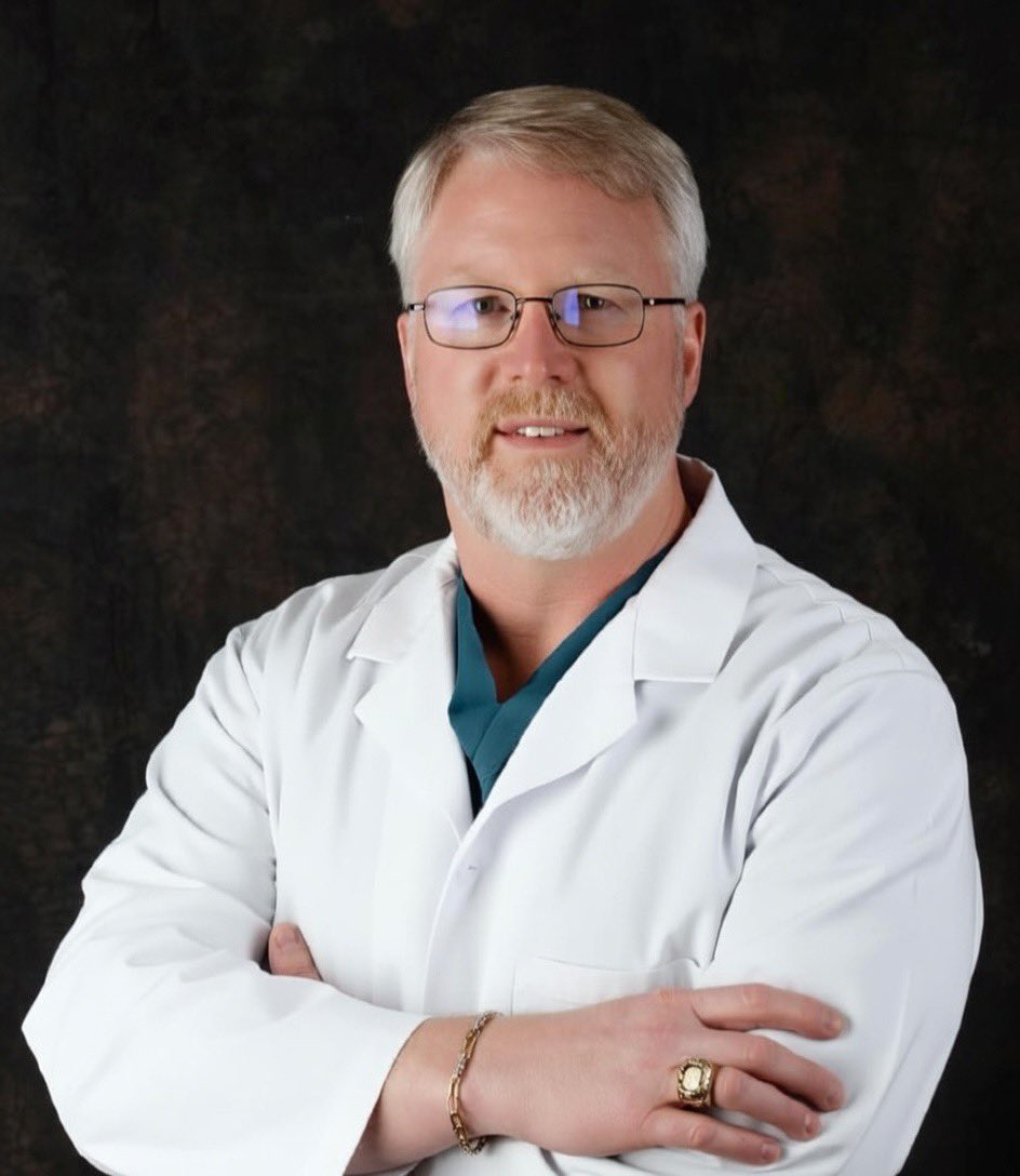 HeartOTXHeartMD's tweet photo. Ushering in PGY-35 year on this July 1.
Excited to welcome in all the new PGY-1’s out there.
-Spend time at patients’ bedsides
-Read the literature daily about your patients and their problem list
-Ask questions if you don’t know
-Listen to your nurses
Most importantly,
-Enjoy being a healer! You’ve entered the noblest of professions!