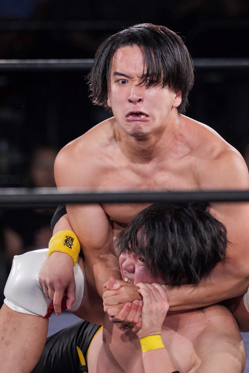 Hinata_ddtpro's tweet photo. 一緒に練習してくれて、沢山プロレスの話をしてくれて、悩みを聞いてくれて。

ずっと恩を受けっぱなしで、何か自分にできることはないかなとずっと思ってた。

関茂さんが大日本の磁場を強くしたい。もっと駆け出しの選手たちが鎬を削る場所にしたいと言ってた。

今日リングに上がって、今日だけで終わりにしたくないと強く思った。

微力かもしれないけれど、大日本プロレスの磁場を強くできれば。

自分勝手かもしれないけれど、次は大日本プロレスのリングの上で関茂さんと会いたいな。

#bjw #ddtpro