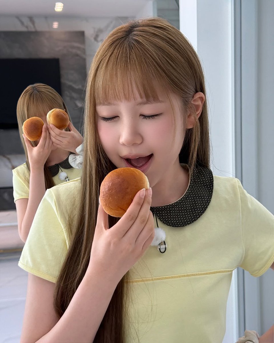 H2H_NEWS's tweet photo. 260701 Hearts2Hearts Instagram Update - YE-ON

‘So what’s your goto breakfast’ 

#Hearts2Hearts #하츠투하츠 #H2H @Hearts2Hearts https://t.co/SRsY43mgon