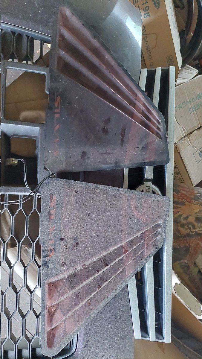 syuto2660's tweet photo. S13 オプションイルミ付きクォーターガラスにはめるやつ(配線付き) 18万円
A31セフィーロ 3点フルエアロ+インタークーラー+MT用センターコンソール 15万円
R32 タイプM用 ロールケージ 10万円 https://t.co/YWgnEnpw9T
