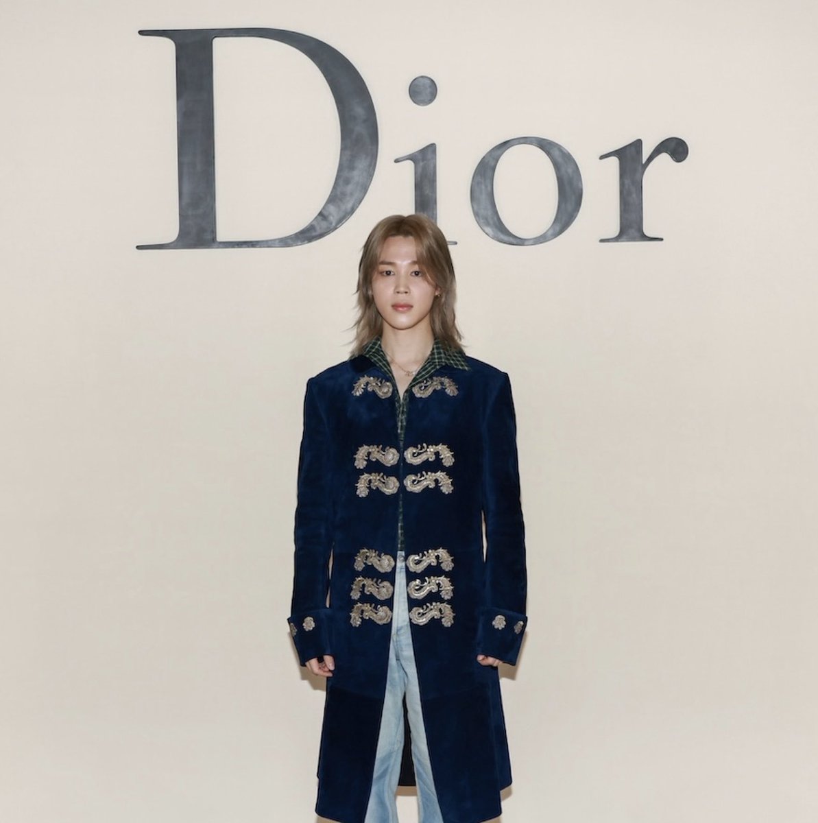 ParkJimin_CR's tweet photo. Continuemos apoyando a Jimin la semana de la moda ha culminado, pero aún tenemos trabajo que hacer ✨

Utiliza los # 

DIOR GLOBAL AMBASSADOR JIMIN
#JIMINxDIOR
#JIMINxPFW
#JIMINxDiorSummer27
#JIMINxDiorSS27
@Dior https://t.co/tR24XuWX3q