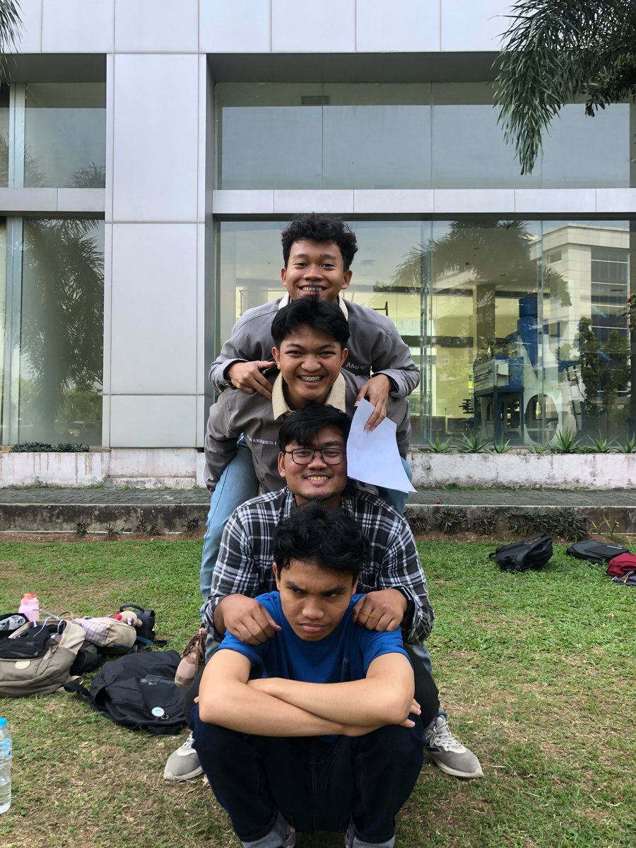 phiaiaiai's tweet photo. setidaknya, aku punya teman-teman dan lingkungan yang baik https://t.co/6JoEbHtFNM