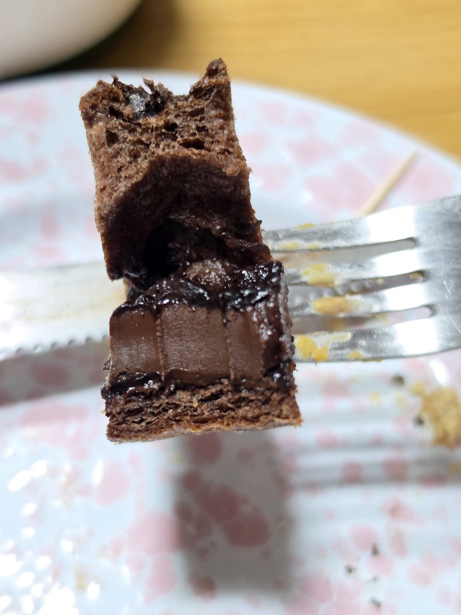 gyeoul0628's tweet photo. 저번에 추천했던 초코바게트집🍫🥖
오늘도 먹었지🫶🏻🫶🏻 https://t.co/yML2BvSJCg