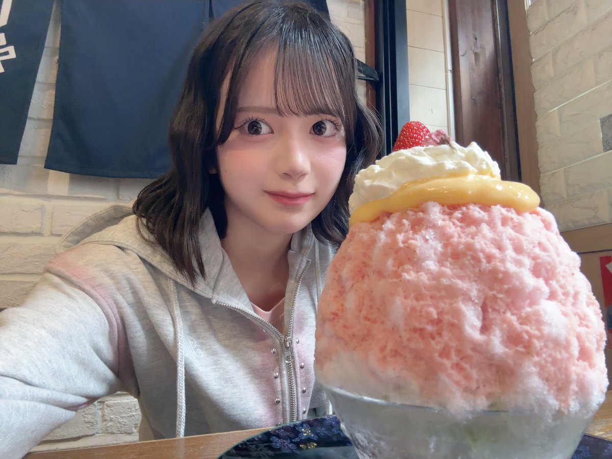 yui_kawamura's tweet photo. 少し前に食べたかき氷🍓💛🪽 https://t.co/OzIjRObuPo