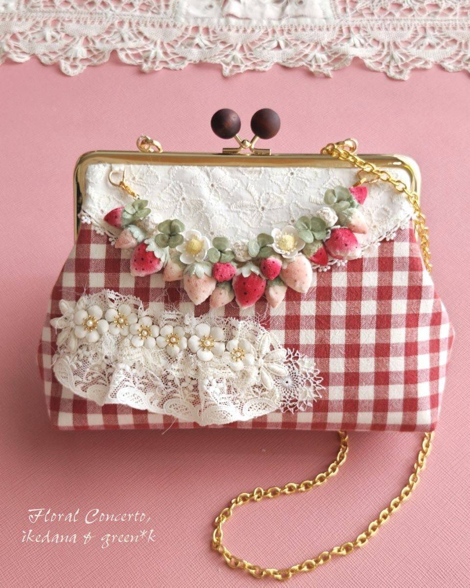 Floral_Concerto's tweet photo. HMJにお持ちする、
3人コラボのいちごポシェットです🍓

💠HMJ💠
さわさやなお並んで出展
7月11日(土)、12日(日)
11:00〜19:00
ブース　E151〜153

@greenksawa 
@ikedana_nao 
よろしくお願いします🙇‍♀️

 #handmadeinjapanfes https://t.co/mTtPdprHoX
