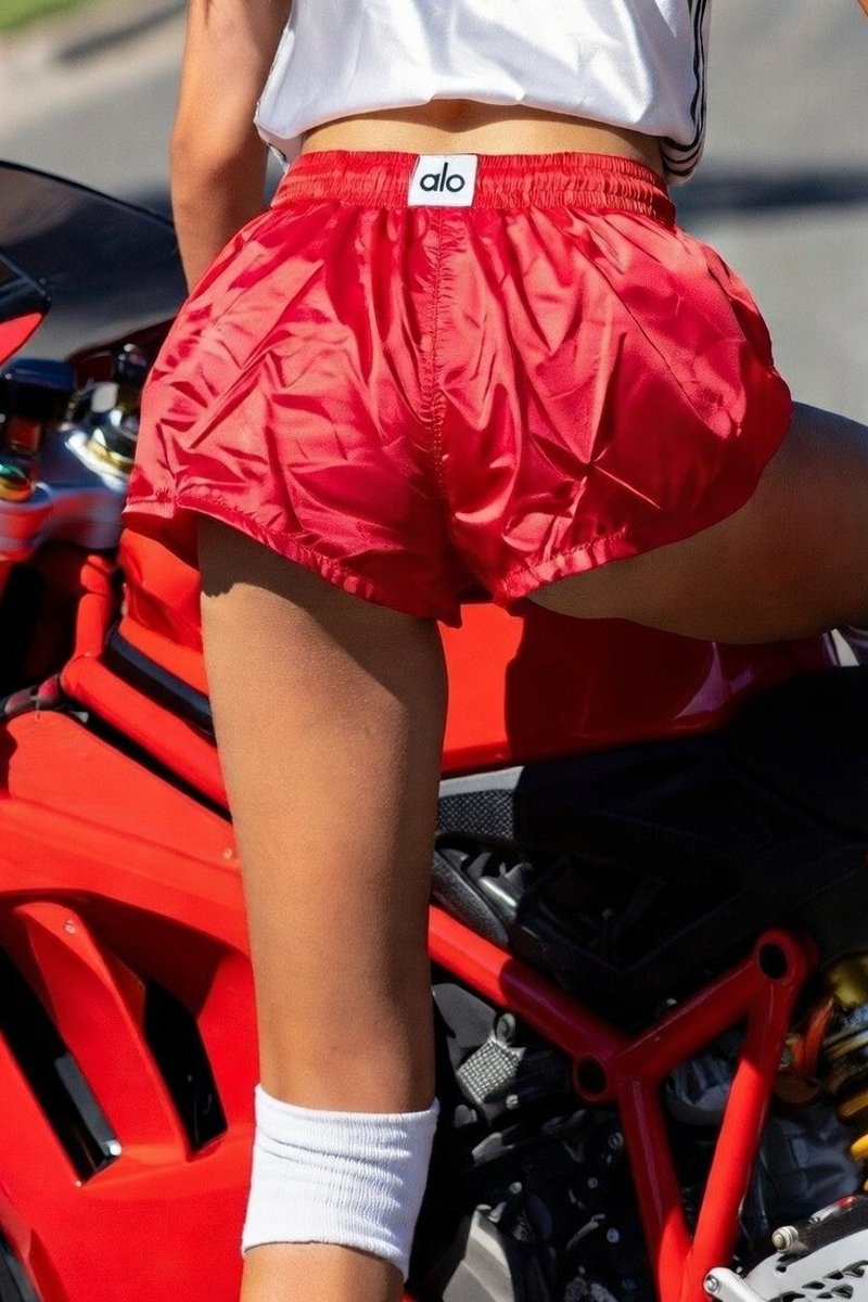 DForclaire's tweet photo. Riding uniform, for bikes too
#shorts #girlsinshorts #roundass #bubble_butt #assinshorts #shinyshorts #AloOutfit #redshorts #legs #spankready #bootyshorts #TeaseTime #red #shiny #RedVibes #MotorcycleQueen #GirlsWhoRide #BikeLife #hotride #seduction #provocative https://t.co/kKgCuPZBoO