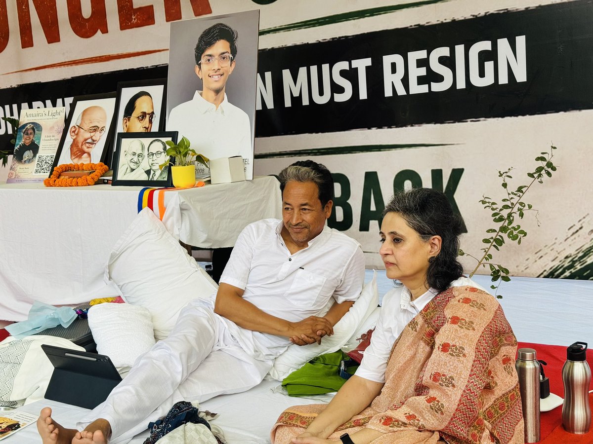 sagarikaghose's tweet photo. Sonam Wangchuk is in the 4th day of his indefinite hunger strike at the CJP rally. The arrogant failed  @narendramodi government is STILL refusing to listen to the people and has lost all public legitimacy. 14 children are dead because of the NEET exam fiasco. Dharmendra Pradhan must resign. @Cockroachisback