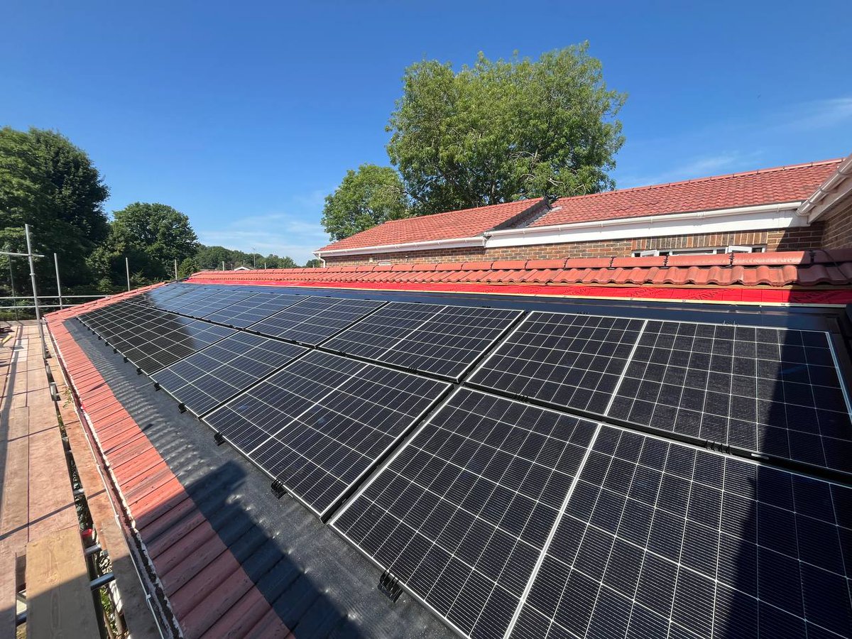 bandgestate's tweet photo. Project Update: Auchinleck Court! ☀️🌱

Following our launch for Housing 21, the brand-new solar panels are officially installed and looking sleek on the roof!  Massive shoutout to the lads for top-tier quality as always! 🙌🔋

#SolarPower #GreenEnergy https://t.co/jmcuFxdb2r