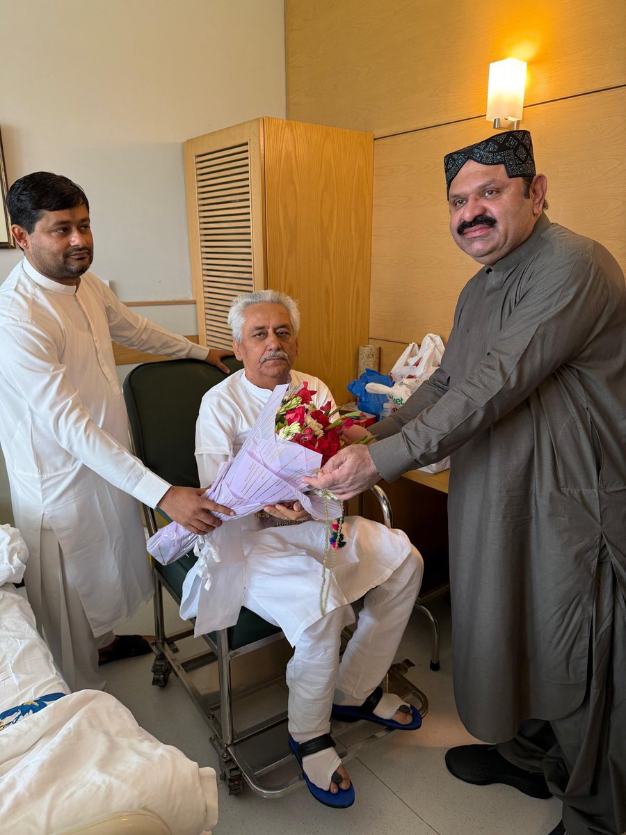 TeamSANKMahar's tweet photo. PPP MPA Sardar Ali Nawaz Khan Mahar alias Sardar Raja Khan Mahar &amp; Sardarzada Ali Anwar Khan Mahar along with Mr Zulfiqar Ali Samejo &amp; Mr Teerath Das Vaswani reached South City Hospital Clifton &amp; inquired about the health of sain Jairam Das Shadani of Shadani Darbar Hayat Pitafi. https://t.co/vMK9wIMCj7