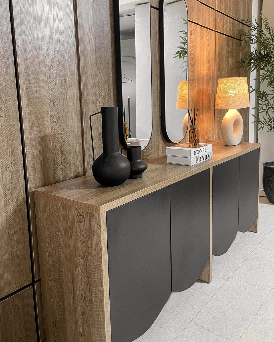 ideus_ng's tweet photo. This is the view.

· Oak veneer surface 
· Graphite matte doors 
· Scalloped base

EXCITO Sideboard — NGN480,000

· Made in Lagos

→ DM to order or call 09090000712 https://t.co/T1n2bk5ppE