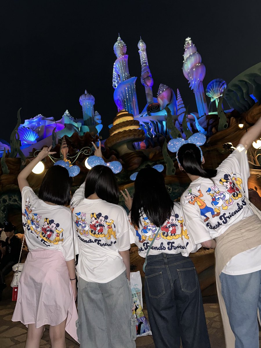 T_rikoriko's tweet photo. #スキミュ 女子ｽﾞでディズニー🌼 https://t.co/KEacAwDZ1v
