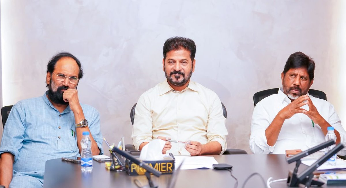 TelanganaCMO's tweet photo. Hon'ble Chief Minister Sri @revanth_anumula held a meeting with a delegation led by Mr. @akipman, Founder & CEO of Analog, and Mr. P. Krishna Reddy, Managing Director of @MEIL_Group, to discuss the deployment of next-generation intelligent infrastructure solutions in Telangana.

✅During the meeting, the Hon'ble Chief Minister suggested that #Analog and #MEIL develop and implement an advanced AI-powered traffic signal management system for #Hyderabad that can dynamically respond to real-time traffic conditions and help address the growing mobility challenges of the rapidly expanding metropolitan city.

✅Deputy Chief Minister Sri @Bhatti_Mallu, Ministers Sri @UttamINC and Sri @jupallyk_rao, @TelanganaCS Sri Sanjay Jaju, Adviser to the Government Sri K. Ramakrishna Rao, and senior government officials were also present during the meeting.

✅The delegation presented their vision for bringing #PhysicalIntelligence to India through their strategic collaboration and shared updates on the Hyderabad Traffic Pilot initiative. They demonstrated how intelligent platforms can enable safer, smarter and more efficient urban mobility by optimizing traffic flow and improving real-time decision-making.

✅The discussions also explored the broader concept of Cognitive Cities and the transformative potential of Physical Intelligence across key sectors, including energy, power transmission, public infrastructure, healthcare, water management, transportation and irrigation. 

✅The companies highlighted how advanced technologies can enhance operational efficiency, strengthen public service delivery and support data-driven infrastructure planning for sustainable urban growth.

✅The meeting also witnessed the ceremonial exchange of the Joint Venture Shareholders' Agreement between MEIL and Analog, marking an important milestone in fostering innovation-driven infrastructure development and positioning Telangana as a leader in adopting cutting-edge technologies for the benefit of its citizens.
#Telangana #FutureOfMobility #UrbanMobility