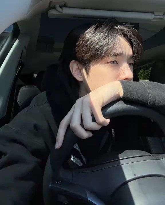 jaehyurg's tweet photo. hi... *scratches head* https://t.co/tJuW5uVN1b