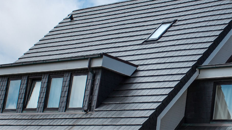 RoofingToday's tweet photo. The UK #roofing products market remained level in 2025 after two years of negative growth as weak #housebuilding activity, cost pressures and low market confidence continue to weigh on demand, according to an industry report by Barbour ABI.
🔗 Read more: https://t.co/2PoicnFryT https://t.co/HQovV8xT9i