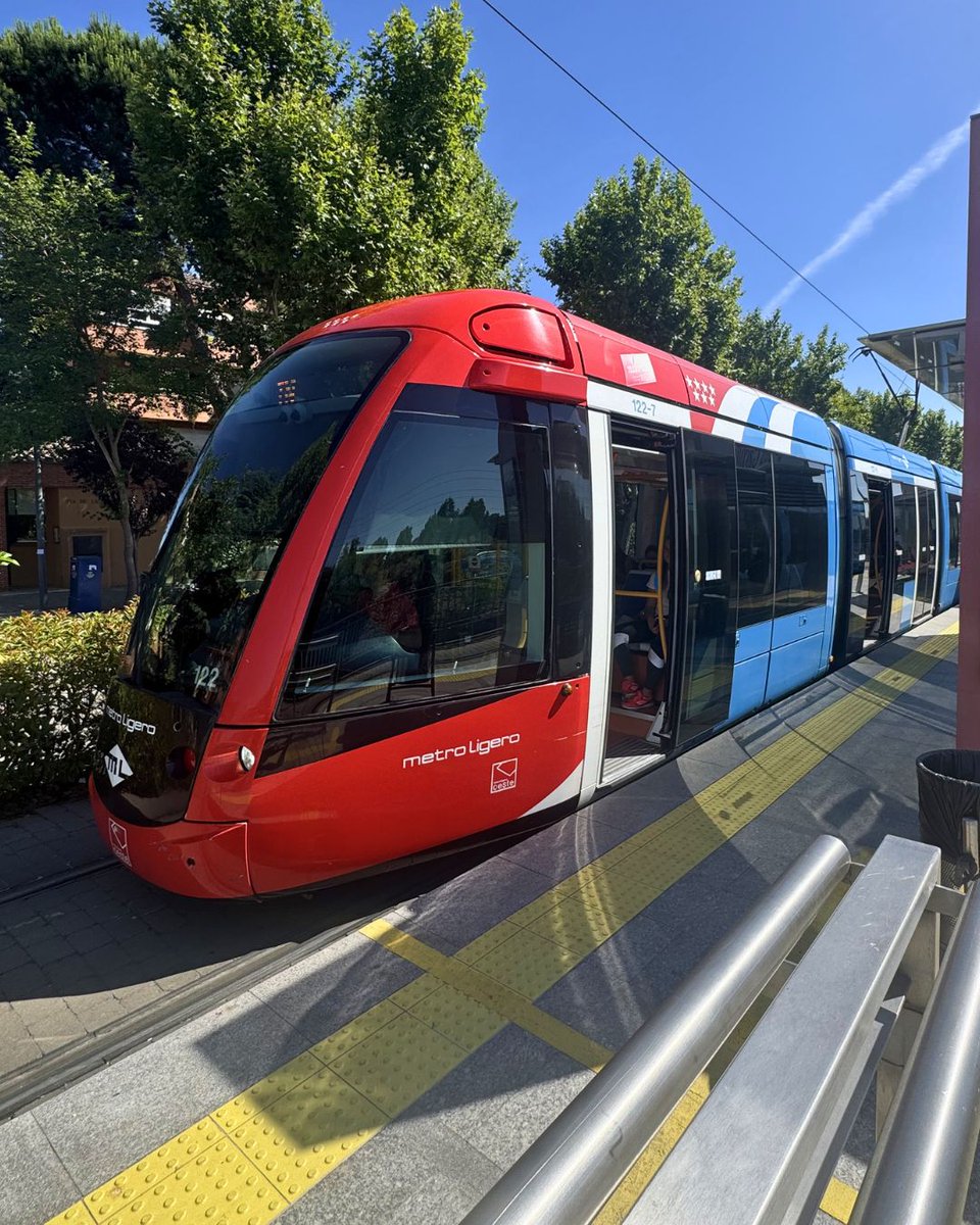 MLOeste's tweet photo. 🤔 ¿Reconoces esta parada de Metro Ligero Oeste?
Pon a prueba cuánto conoces nuestra red e intenta adivinar de qué estación se trata. 👀
💬 Deja tu respuesta en los comentarios… ¿Acertarás? 🫣
#MLO #MetroLigeroOeste #AdivinaLaParada #TransportePúblico #Madrid https://t.co/TYnvJM6Ltj