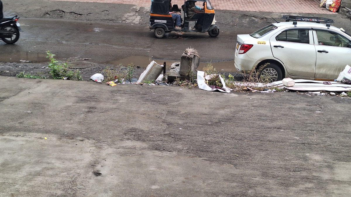 LCJ76546867's tweet photo. @PMCPune स्थळ: मानसी विश्वास नगर, नऱ्हे रोड. (Rk regency samor)
रोज बॅनर शॉप चा कचरा असतो आणि रस्त्यावर जाळला जातोय..कृपया कार्यवाही करावी. https://t.co/XV3oUqqLxv