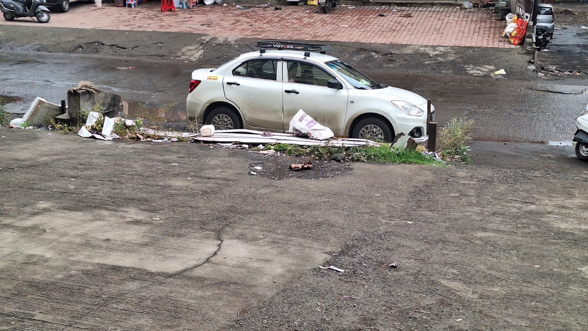 LCJ76546867's tweet photo. @PMCPune स्थळ: मानसी विश्वास नगर, नऱ्हे रोड. (Rk regency samor)
रोज बॅनर शॉप चा कचरा असतो आणि रस्त्यावर जाळला जातोय..कृपया कार्यवाही करावी. https://t.co/XV3oUqqLxv