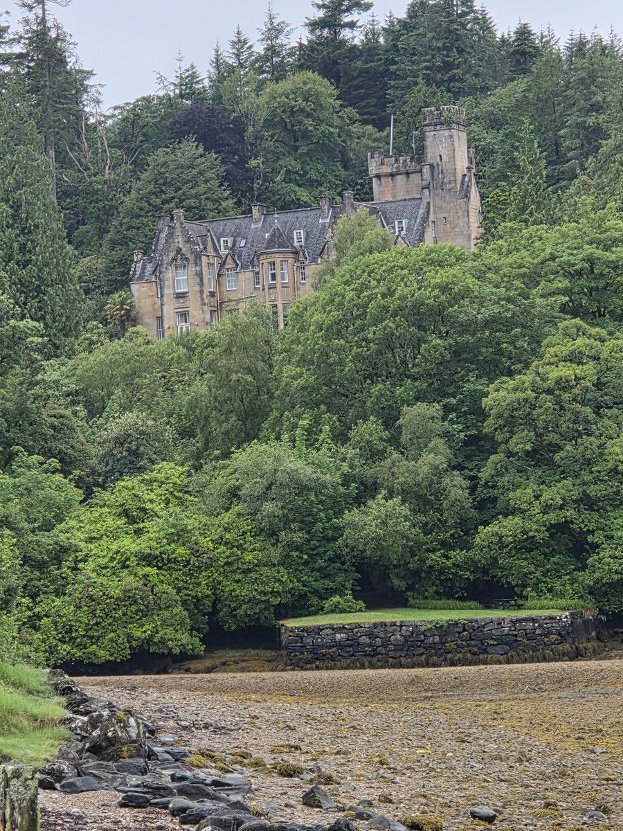 AlexCoombsCrime's tweet photo. My cousin Iain's grandma started work full time as a servant at #StonefieldHotel when it was a private house. She was 12 years old https://t.co/YFzpOXM7fG