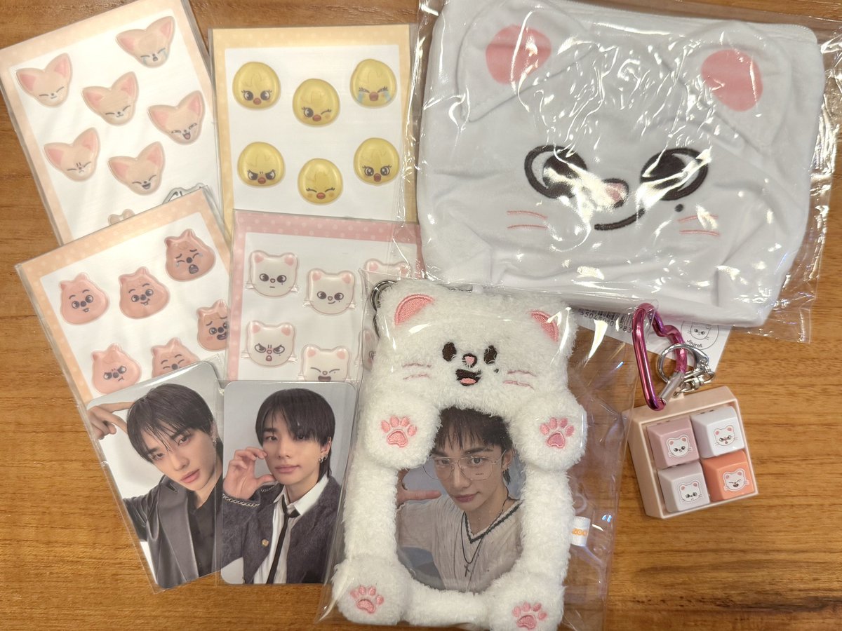 kylee_a9's tweet photo. 💌

Most awaited pcs and kuji items are all finallyy here!! >.< (sanrio next 👀)

Thankyouu @ReverieStar for the clickers and sticker topup :3 time to annoy the whole house 😌

Deco Toploader &amp; Clickers by @ReverieStar https://t.co/GCg9borPcY