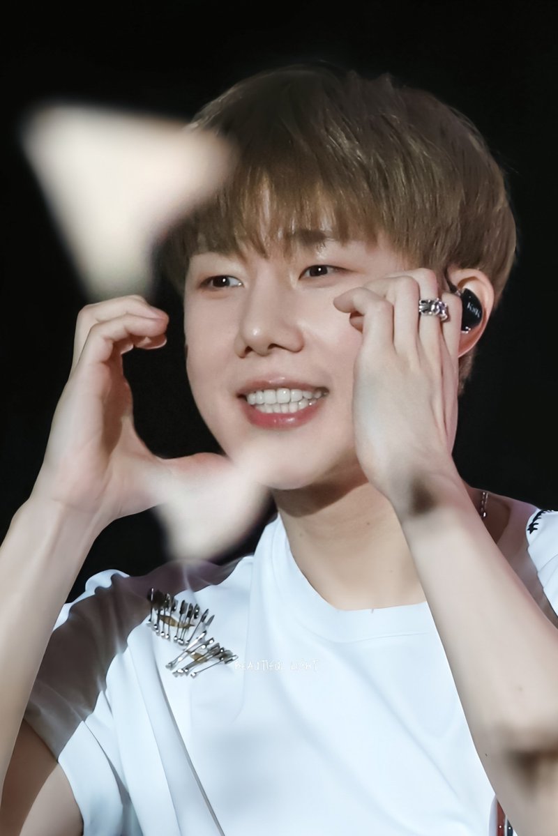 Alicia100609's tweet photo. 260503 LV 4: LEAP TO VECTOR in HONG KONG 

보고싶다...

#인피니트 #김성규 
#INFINITE #KimSungKyu https://t.co/TPCxUzhJqm