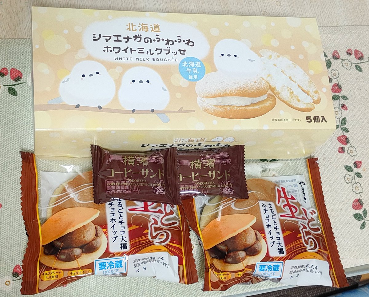 husunkusu's tweet photo. 本日の頂き物😆🍩🍰✨
シマエナガさんは中身もめちゃくちゃかわいいんだよ〜！

そして夜ご飯は食べたくなってタコライス作っておいしい一日でした✌️😋🥗

#ぎゅっとおにぎりさん
#ぬい活  #ぬい撮り
#ぬいぐるみ好きな人と繋がりたい https://t.co/Ikg82XHqHM