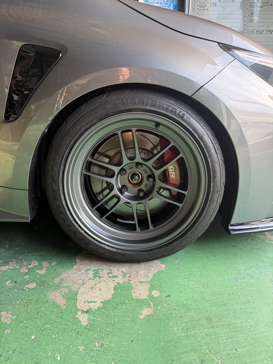 satellitegarage's tweet photo. 諸事情によりホイル変更😅
18inch9.5J＋12に265/35でムチムチ
フェンダー引っ掛けそうな気がする💦💦 https://t.co/MNVmOgmo7S