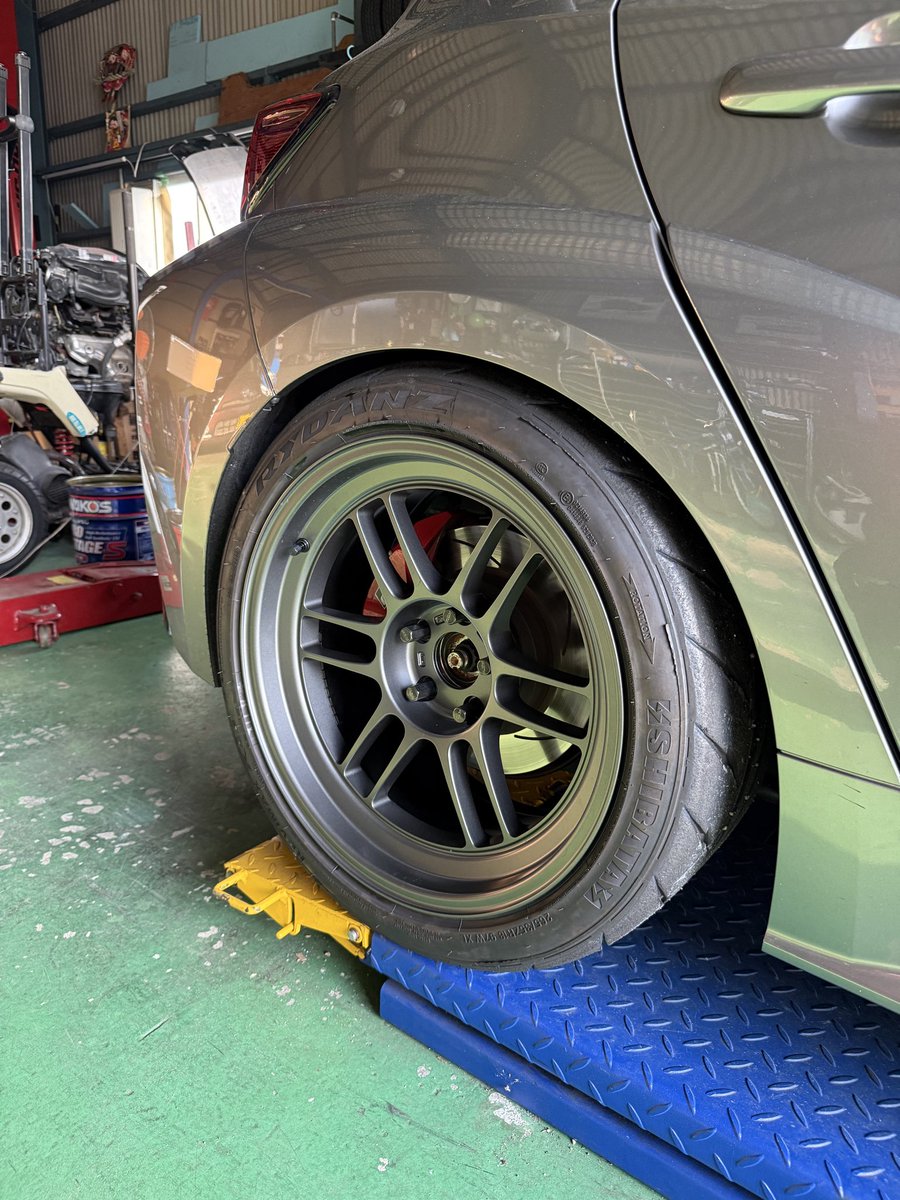 satellitegarage's tweet photo. 諸事情によりホイル変更😅
18inch9.5J＋12に265/35でムチムチ
フェンダー引っ掛けそうな気がする💦💦 https://t.co/MNVmOgmo7S