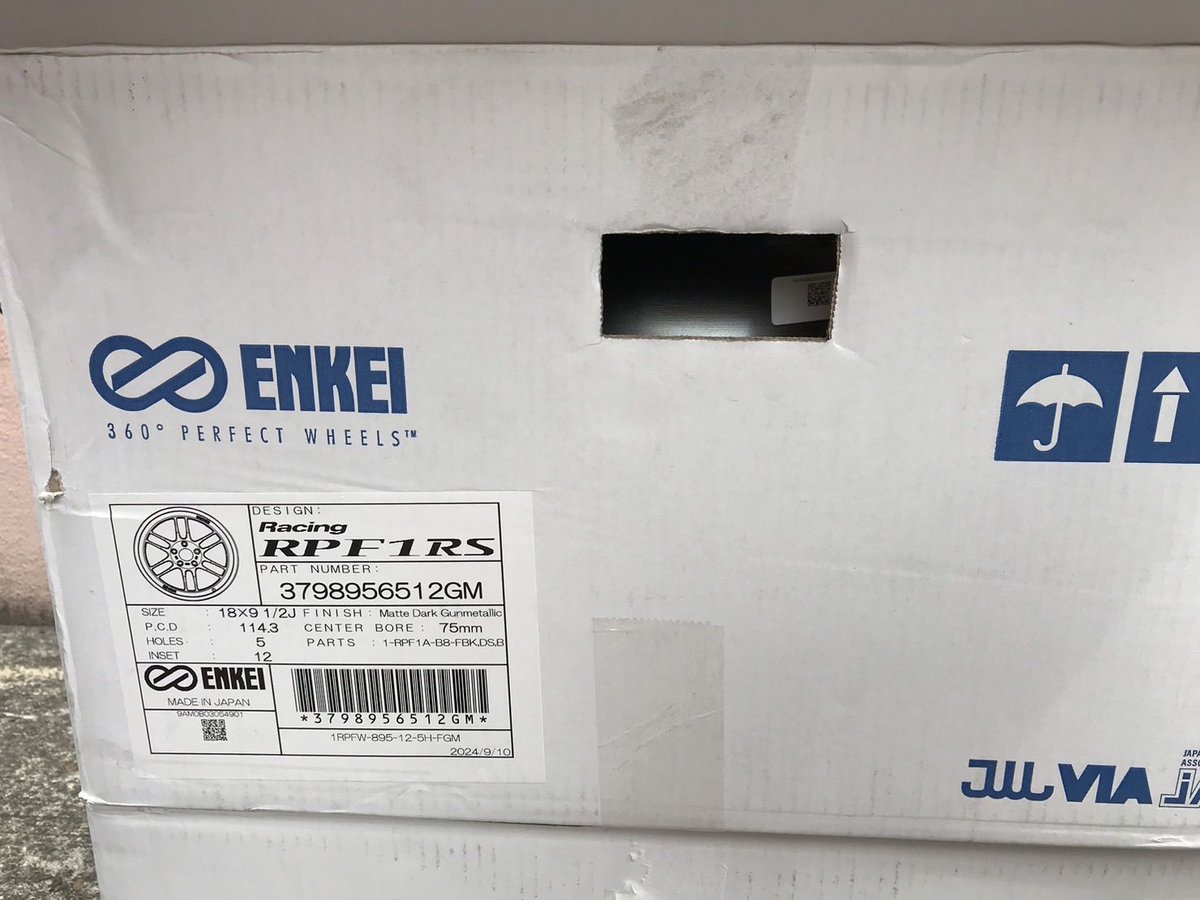 satellitegarage's tweet photo. 諸事情によりホイル変更😅
18inch9.5J＋12に265/35でムチムチ
フェンダー引っ掛けそうな気がする💦💦 https://t.co/MNVmOgmo7S