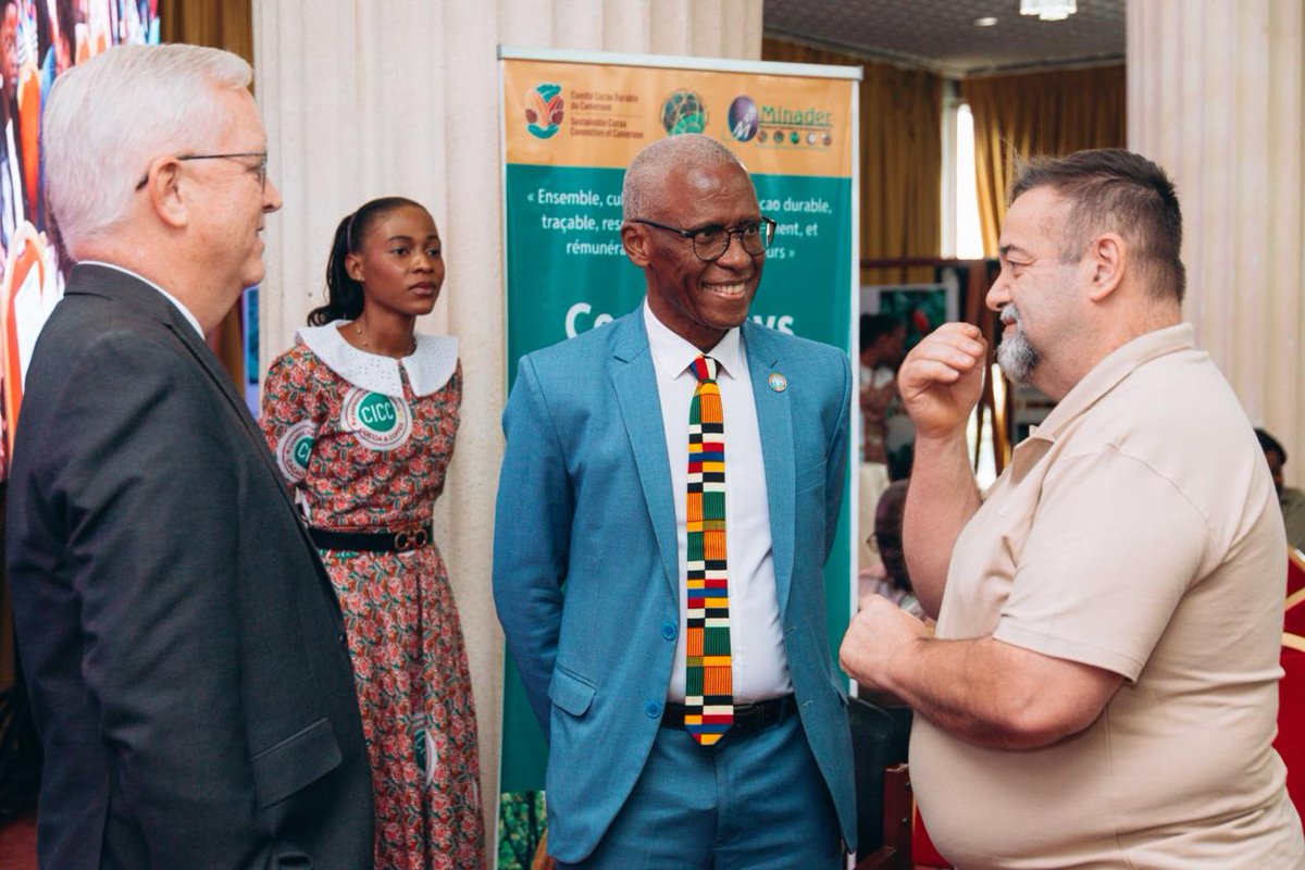 FAOCameroun's tweet photo. 🌍📍Démarrage aujourd’hui à #Yaoundé : les #CocoaDays du #Cameroun !
📆 3 jours d’échanges sur les manières de rendre la chaîne de valeur du #cacao plus 🌱durable, ⚖️équitable et 💪résiliente.
💬 De riches discussions en perspective ! 🍫🤝
@MincommerceCMR
@MinaderCm
@UEauCameroun https://t.co/fPp85HEwQN