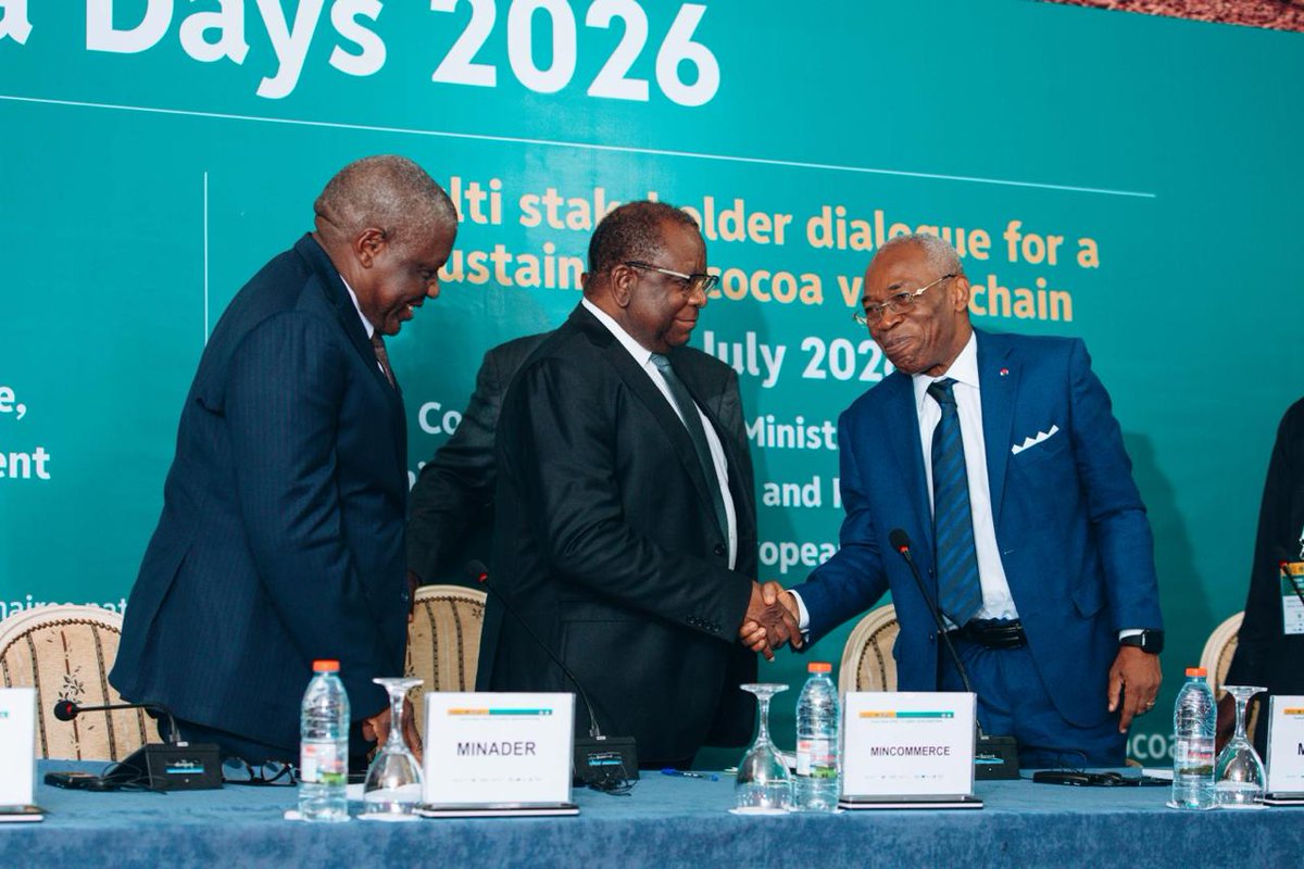 FAOCameroun's tweet photo. 🌍📍Démarrage aujourd’hui à #Yaoundé : les #CocoaDays du #Cameroun !
📆 3 jours d’échanges sur les manières de rendre la chaîne de valeur du #cacao plus 🌱durable, ⚖️équitable et 💪résiliente.
💬 De riches discussions en perspective ! 🍫🤝
@MincommerceCMR
@MinaderCm
@UEauCameroun https://t.co/fPp85HEwQN