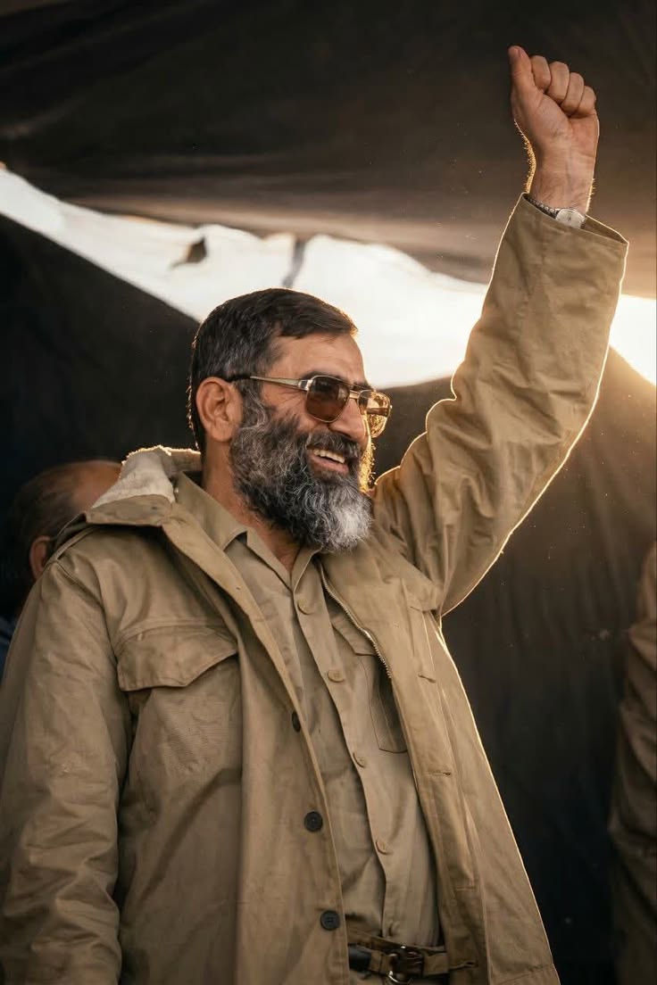 MaedehGhasemi4's tweet photo. رهبر شهید، تجسم عشق و مجاهدت؛ پروازی ملکوتی که نامش را بر تارک این سرزمین جاودان کرد. روحش شاد و راهش پررهرو باد.
#باید_برخاست
#پدر_امت https://t.co/ts4wVYUdTq