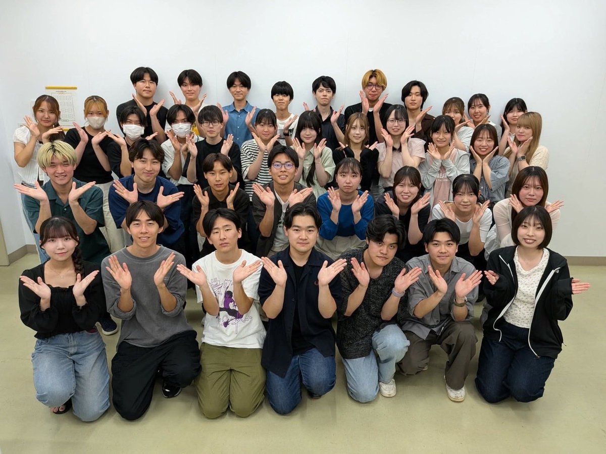 shamijima's tweet photo. こんにちは！さかいで沙弥島プロジェクトです🌊

本日も定例ミーティングを行いました！

今回は、大学祭に向けてメンバー同士で話し合いました。また、全員ではありませんが、集合写真も撮影しました📸

これからも頑張ります！

#さかいで沙弥島プロジェクト
#香川大学 https://t.co/cjIrqTzNlq