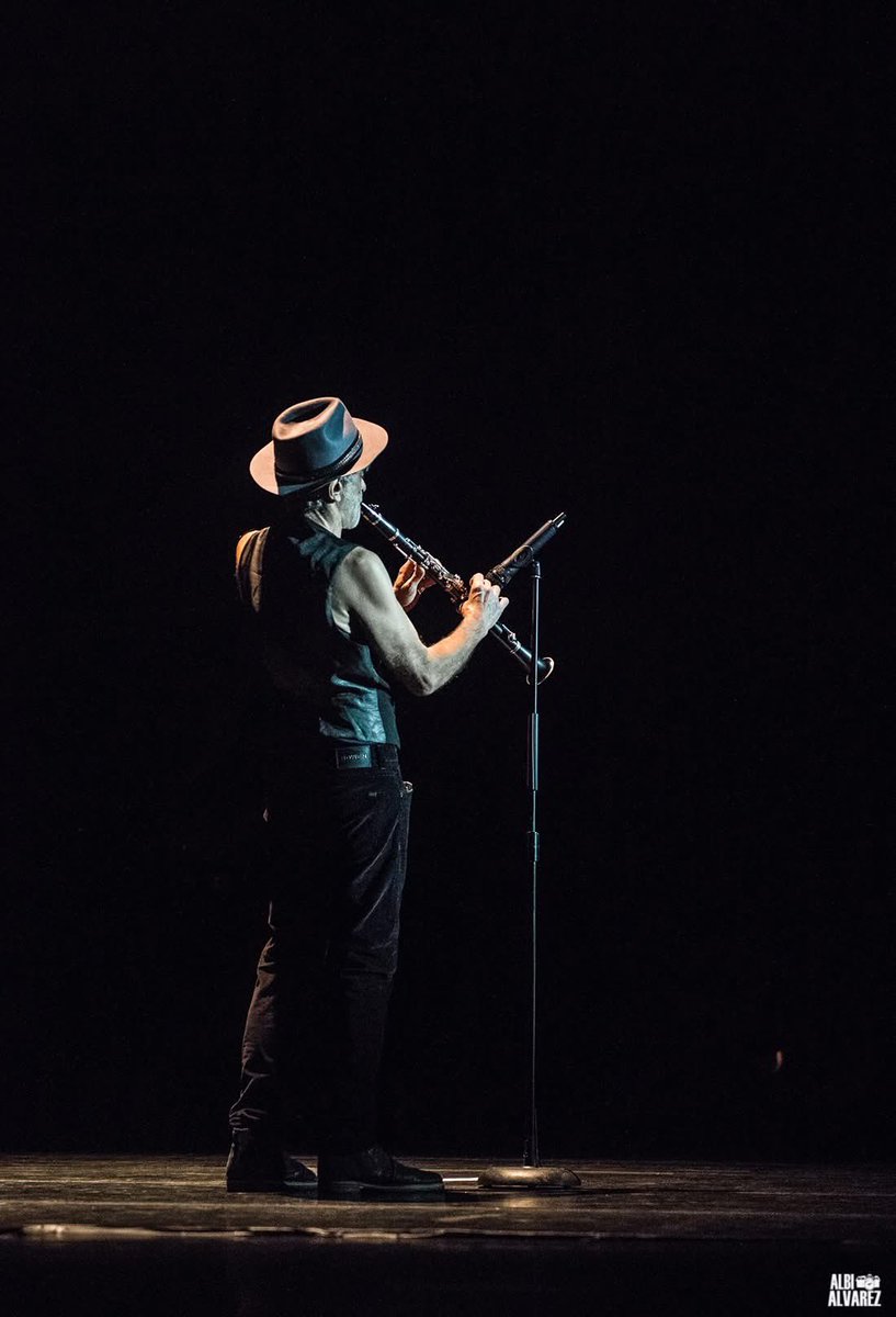 MusicayFotos's tweet photo. Daniel Melingo, entre tantas otras cosas, fue clarinetista, un instrumento que excasea bastante en la música popular argentina.
📸 Albi Álvarez https://t.co/Eof3BdncoI