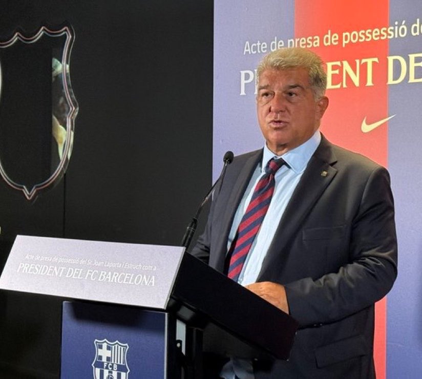 BarcaFRNews's tweet photo. 🚨💥 BREAKING 💥🚨

Joan Laporta : « Nous avons beaucoup de respect pour l'Atlético de Madrid. Les tweets ont été postés avant que Julián ne parle de son rêve de jouer pour un grand club, mais il n'a jamais mentionné Barcelone à aucun moment, nous ne l'avons pas forcé à faire cela.

Le joueur était sur notre radar même avant qu'il ne rejoigne Manchester City. Ce que nous avons fait, c'est une offre club contre club. Je ne vois AUCUNE logique dans les actions qu'ils mènent maintenant. Ce n'est pas la première fois que nous faisons affaire avec l'Atlético, mais peut-être que celle-ci est plus sensible, nous mettons beaucoup d'efforts, et il y a ceux qui veulent attiser la controverse. »

« Nous ne serons pas à la merci de ce qu'Atlético Madrid pourrait nous dire concernant l'affaire Julian. Ils savent quelle est notre intention, s'ils veulent le faire, nous serons ravis.

« J’ai discuté directement avec Gil Marín. Pour l'instant, l’Atlético dit qu'ils ne le vendront pas parce qu'il semble qu'ils n'aient pas d'alternative. J'espère que, s'ils ont une alternative, ils prendront en considération l'offre du Barça. »