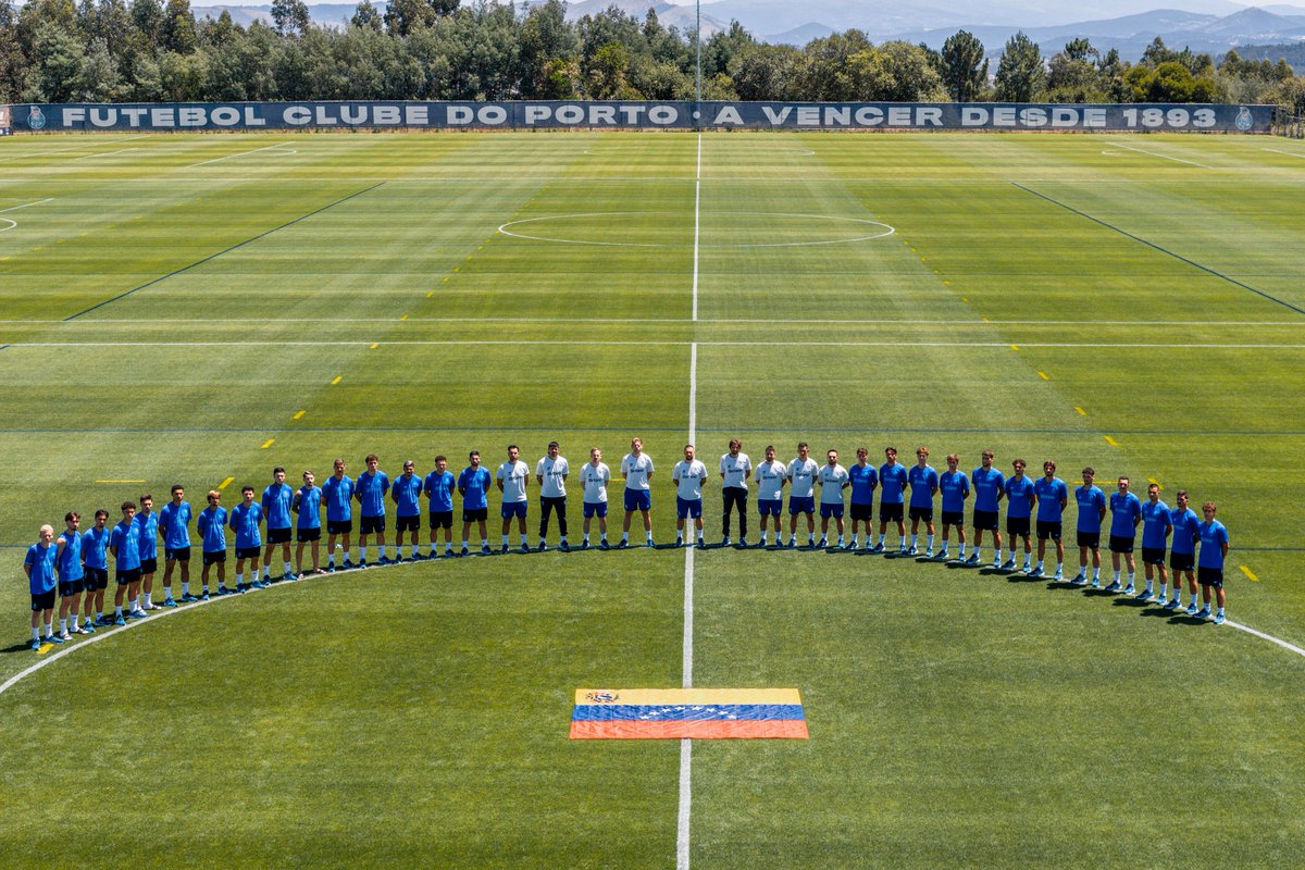 FCPorto's tweet photo. Todo o povo venezuelano, e em especial a comunidade portuguesa fortemente afetada por esta tragédia, estão no nosso pensamento neste arranque de pré-temporada 🇻🇪🇵🇹 https://t.co/YtqqyPg4L4