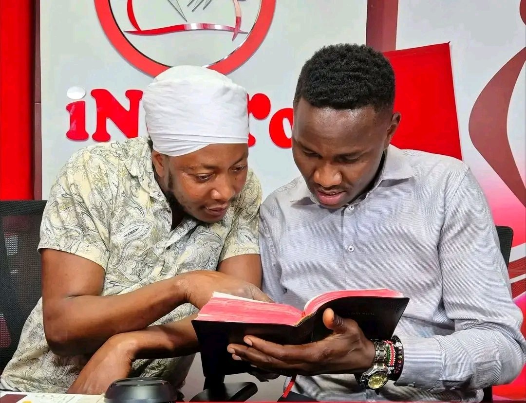inooroke's tweet photo. It's Kihonoko Wednesday!
Mambo vipi?
Umuthi ni muthenya uria tuthomaga maandiko.
Njuguna Wairimu official 
Karwimbo 
#kihonokowednesday
#InooroFm 
#cuacua https://t.co/MWbBmv6jeE