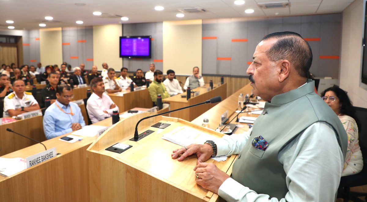 airnewsalerts's tweet photo. Inaugurating the 52nd Advanced Professional Programme in Public Administration (#APPPA) at the Indian Institute of Public Administration in Delhi, Minister of Personnel, Public Grievances and Pensions Dr. Jitendra Singh called for continuous revamping of the teaching curriculum with faculty diversity, institutional collaboration, interactive learning and content update.

@DrJitendraSingh said that governance in the 21st century demands a new generation of administrators who are capable of learning continuously, adapting rapidly and leading confidently in an era driven by technology, innovation and citizen participation.