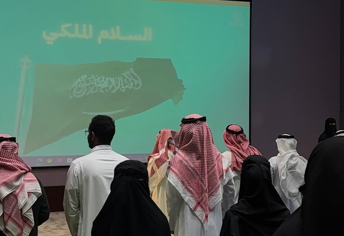 uquarts's tweet photo. تركنا في كل زاويةٍ أثراً وفي كل لوحةٍ حكاية 🖼️✨
جانب من الحفل الختامي لـ #نادي_التصاميم_والفنون.

شكراً لكل يدٍ رسمت صرحنا، ولكل روحٍ ألهمتنا. لم نكن مجرد نادي، بل كنا عائلة يصنع أفرادها الجمال في كل زاوية.
 أنتم المبدعون الذين جعلتم من هذا الموسم لوحةً استثنائية لن تُنسى.✨👨🏼‍🎨 https://t.co/w3FyYuYkvo