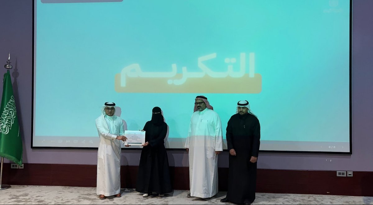 uquarts's tweet photo. تركنا في كل زاويةٍ أثراً وفي كل لوحةٍ حكاية 🖼️✨
جانب من الحفل الختامي لـ #نادي_التصاميم_والفنون.

شكراً لكل يدٍ رسمت صرحنا، ولكل روحٍ ألهمتنا. لم نكن مجرد نادي، بل كنا عائلة يصنع أفرادها الجمال في كل زاوية.
 أنتم المبدعون الذين جعلتم من هذا الموسم لوحةً استثنائية لن تُنسى.✨👨🏼‍🎨 https://t.co/w3FyYuYkvo