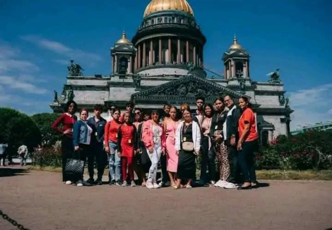 GuaimaroMpal's tweet photo. Del 27 de junio al 5 de julio, la luz de Cuba brilla en San Petersburgo: 17 jóvenes, los mejores graduados de nuestras escuelas pedagógicas en el Festival Velas Escarlatas. 
#Guàimaro está representado por la joven Delenis Lugo Corrales.
#CubaMined #Camagüey https://t.co/pFZt0whxHn