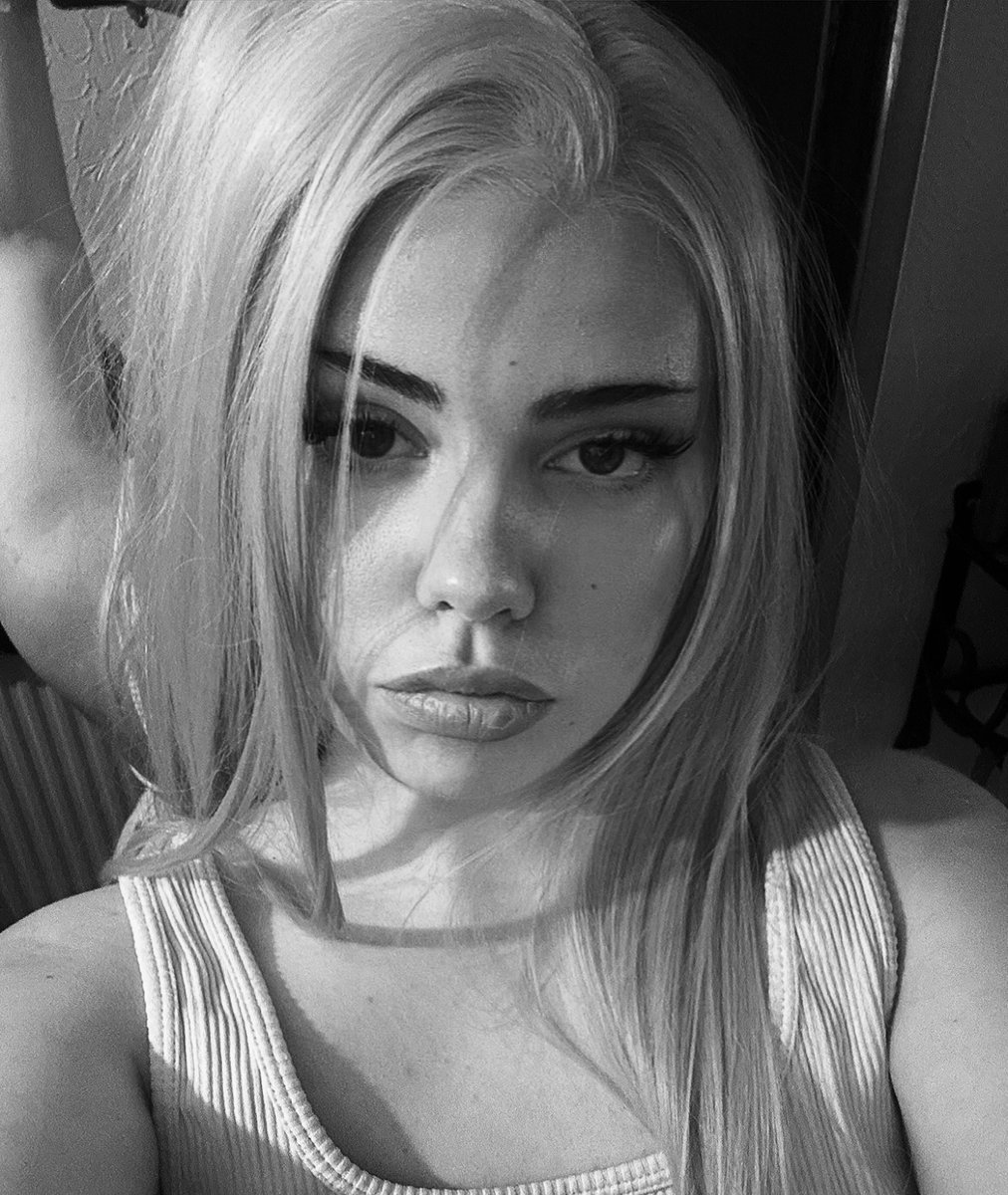 𝐀𝐍𝐆𝐄𝐋 ♰ tweet media